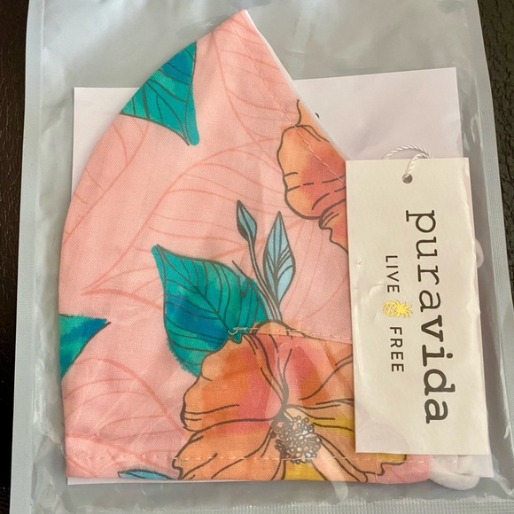 Vera Bradley Accessories - Vera Bradley Pink Tropical 🏝 Mask